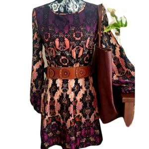 Short cute open sleeve dress by Romeo and Juliet